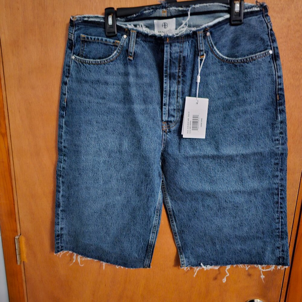Mid Rise Relaxed Short